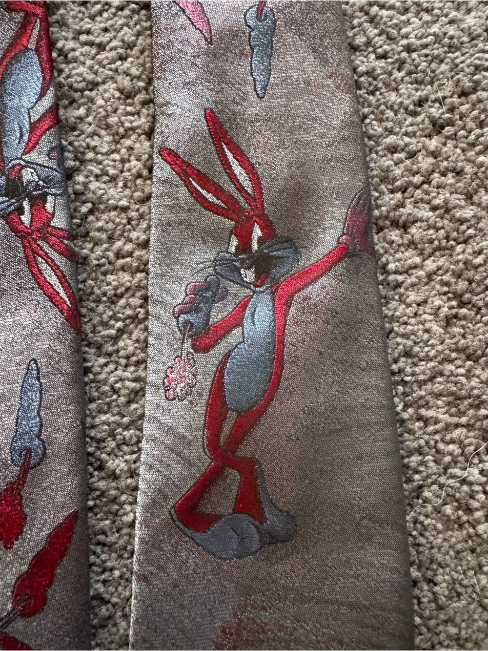 Vintage Warner Bros. Bugs Bunny Pattern Tie in Red, Gray, Tan